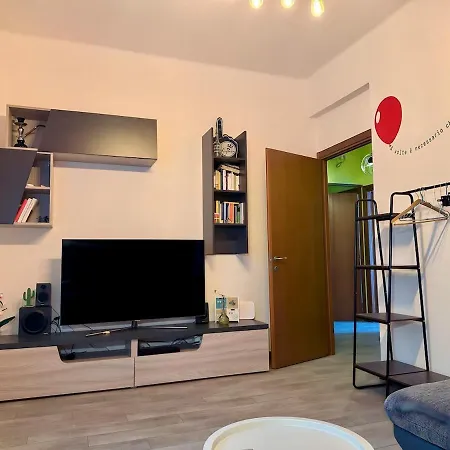 Spacious 8 Mins By Metro To Center דירה ג'נובה