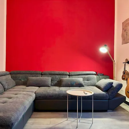 Spacious 8 Mins By Metro To Center *