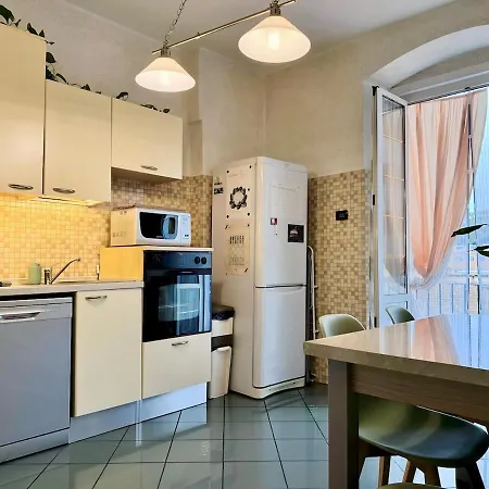 Spacious 8 Mins By Metro To Center Appartement