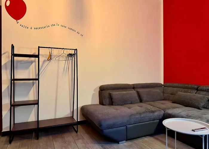 Spacious 8 Mins By Metro To Center Γένοβα