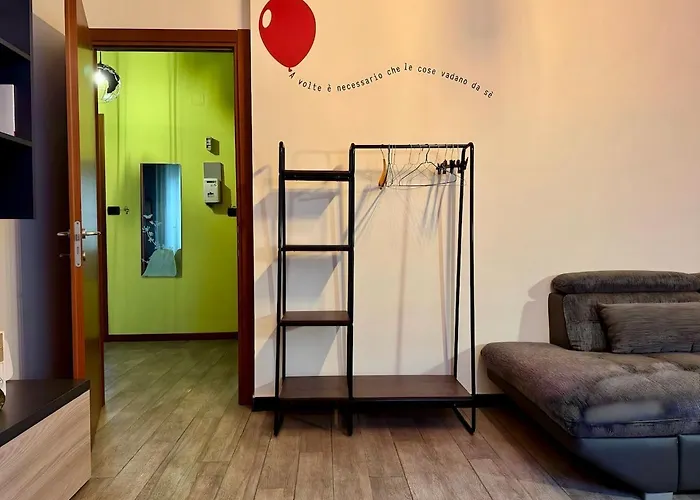 Spacious 8 Mins By Metro To Center Γένοβα