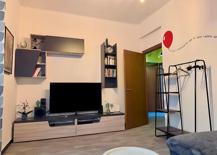Spacious 8 Mins By Metro To Center Apartment Genoa