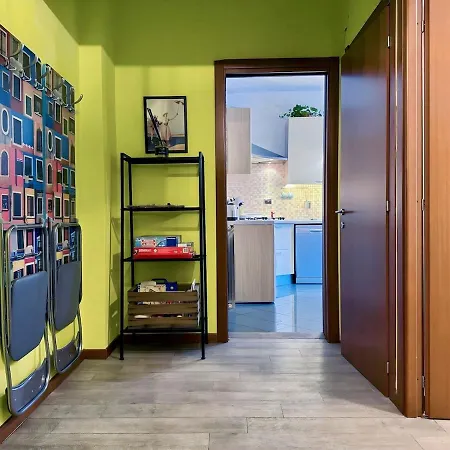 Spacious 8 Mins By Metro To Center Lejlighed Genova