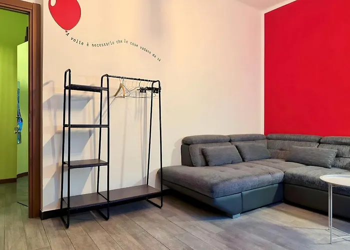 Spacious 8 Mins By Metro To Center Appartamento
